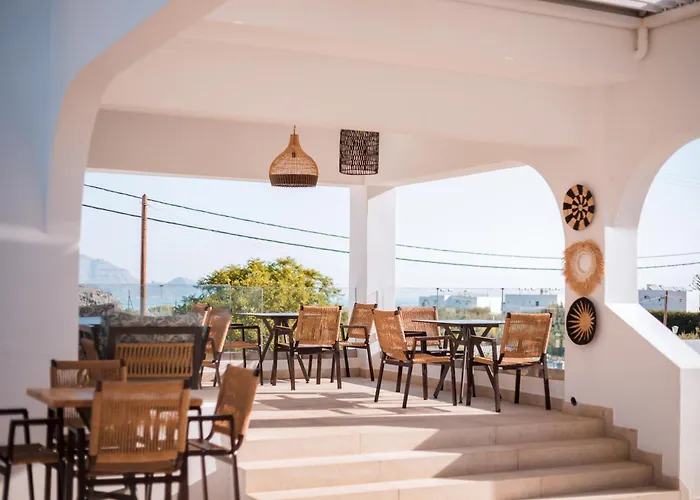 Lambis Studios & Apartments