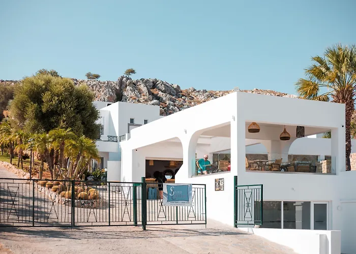 Lambis Studios & Apartments